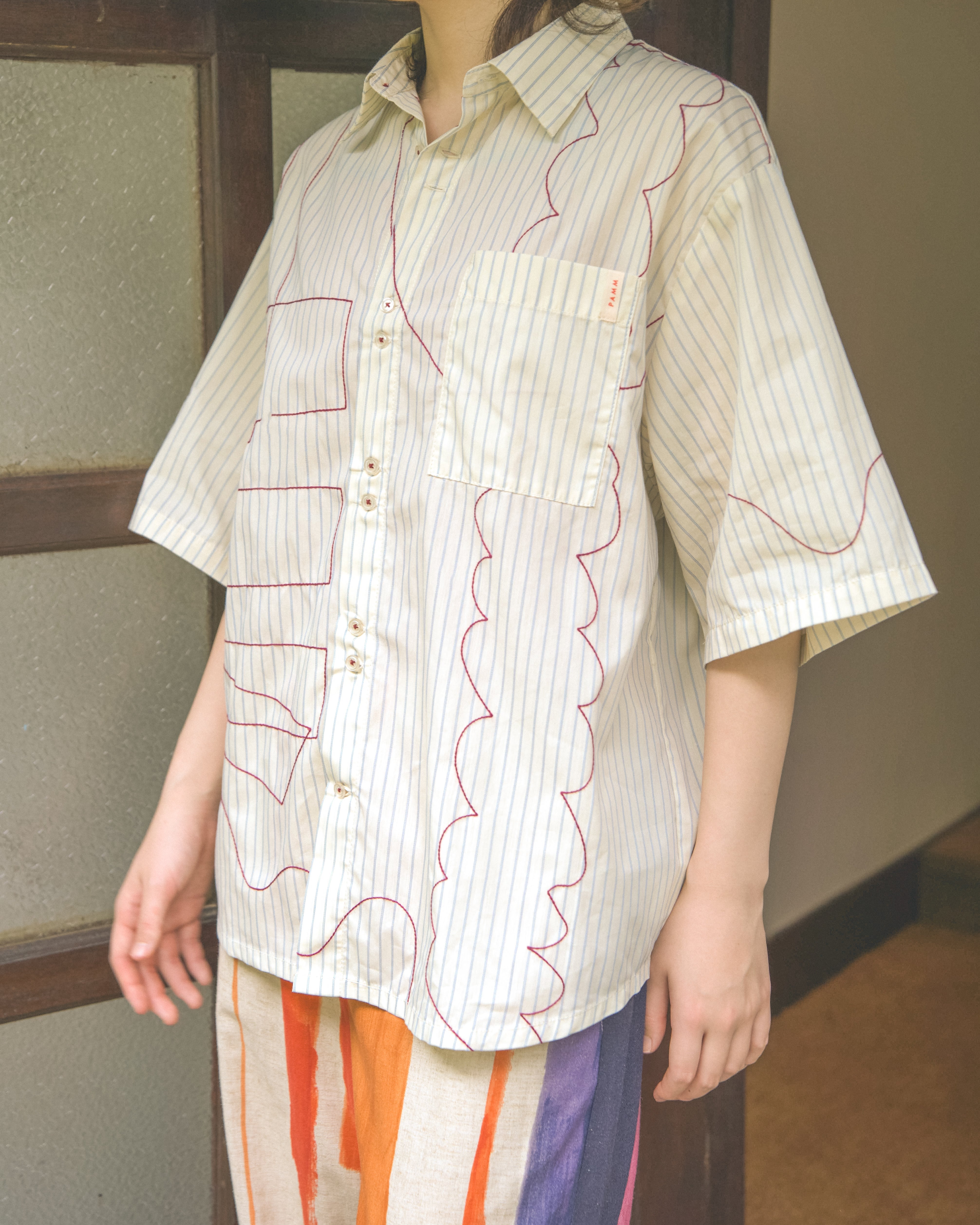PAMM 寛大なインテリアのストライプ刺繍シャツ ブルー 寛大なインテリアのストライプ刺繍シャツ – pamm.officialstore