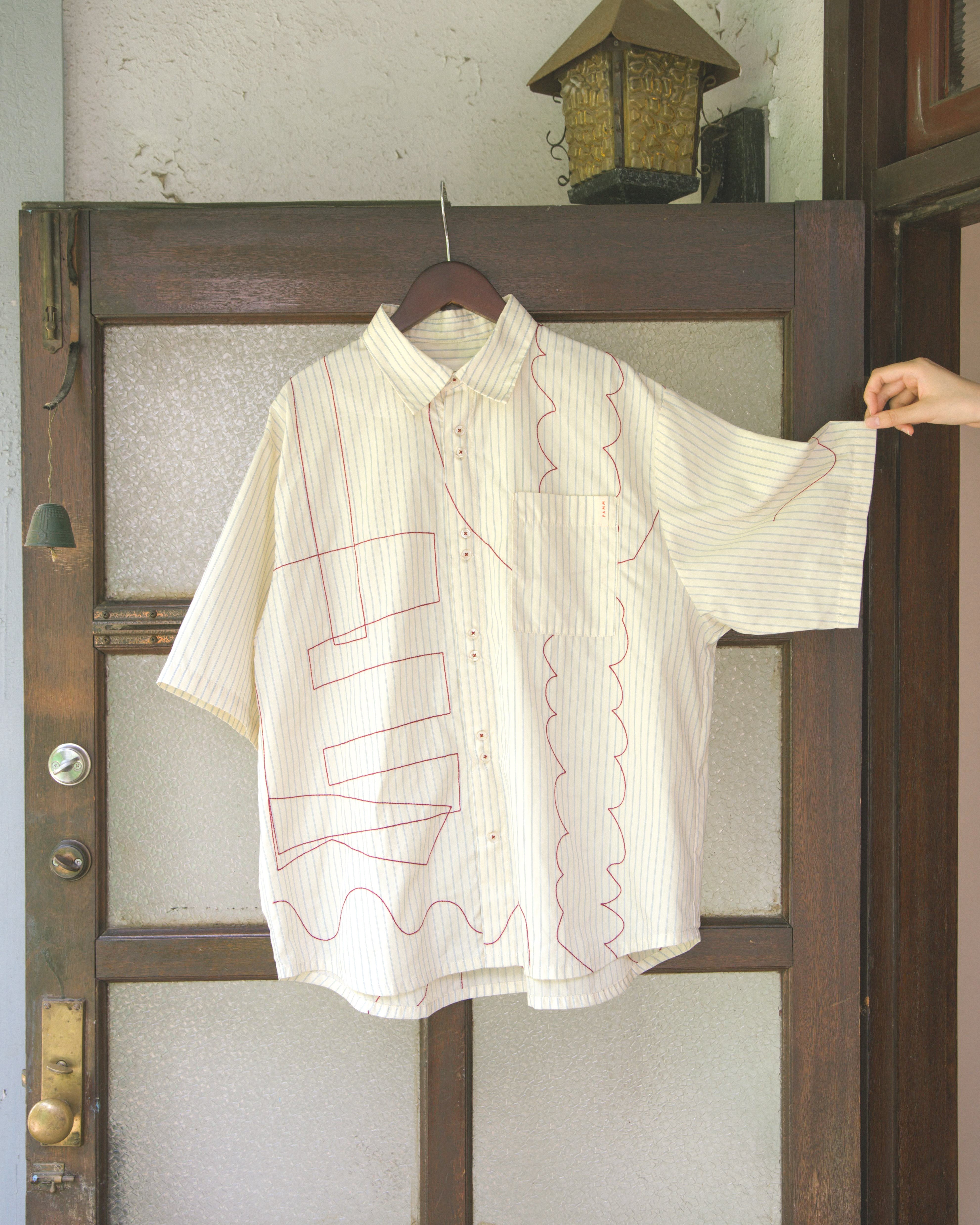 PAMM 寛大なインテリアのストライプ刺繍シャツ ブルー 寛大なインテリアのストライプ刺繍シャツ – pamm.officialstore