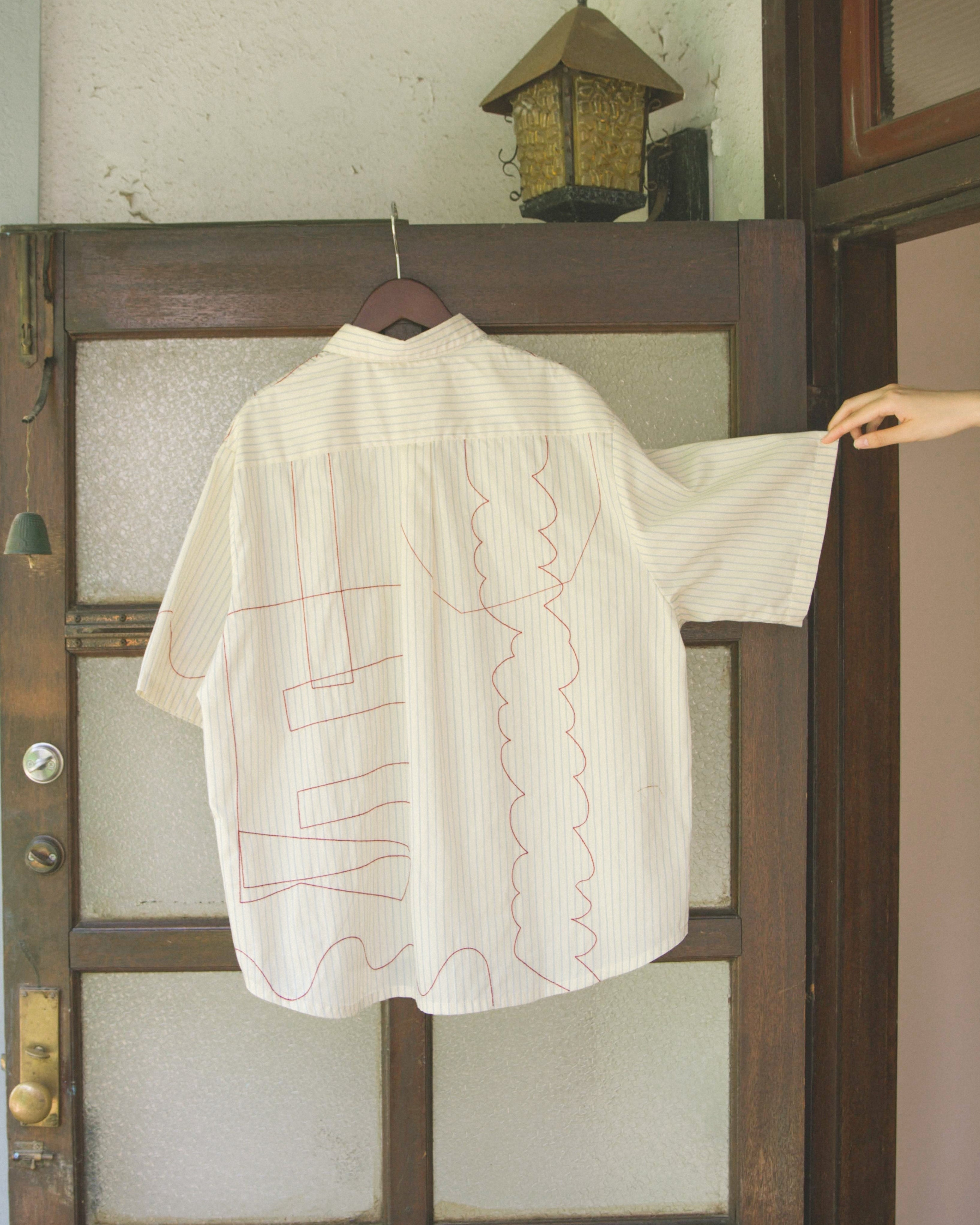 PAMM 寛大なインテリアのストライプ刺繍シャツ ブルー 寛大なインテリアのストライプ刺繍シャツ – pamm.officialstore