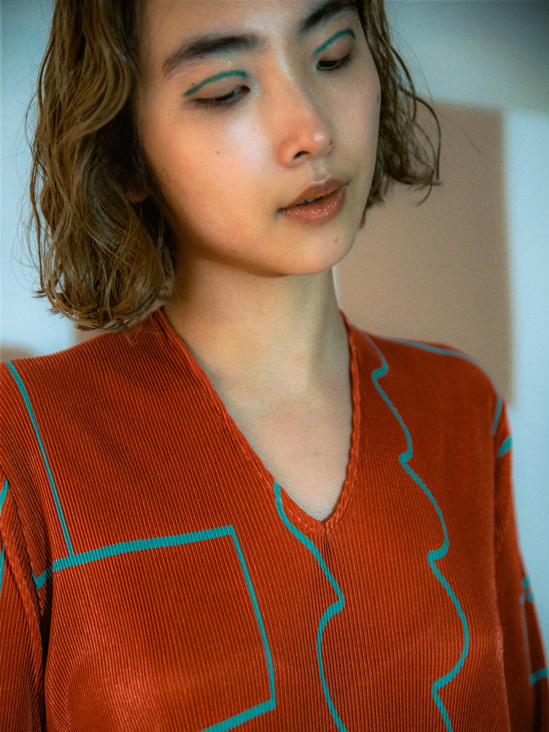 寛大なインテリアのプリーツワンピ(絨毯の色) – pamm.officialstore