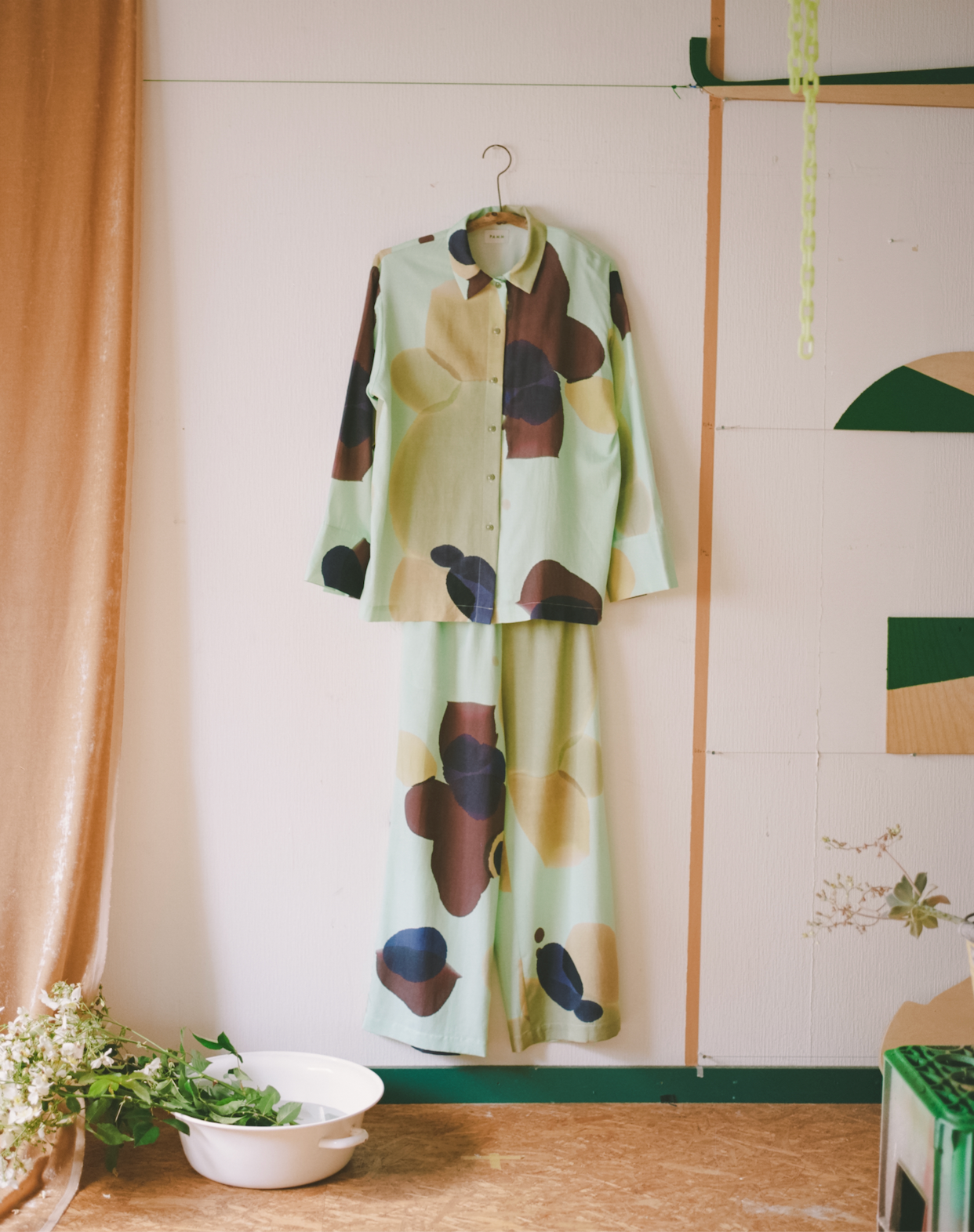 大きく描いた植物のパジャマ(パンジー) – pamm.officialstore 大きく描いた植物のパジャマ(パンジー) – pamm.officialstore