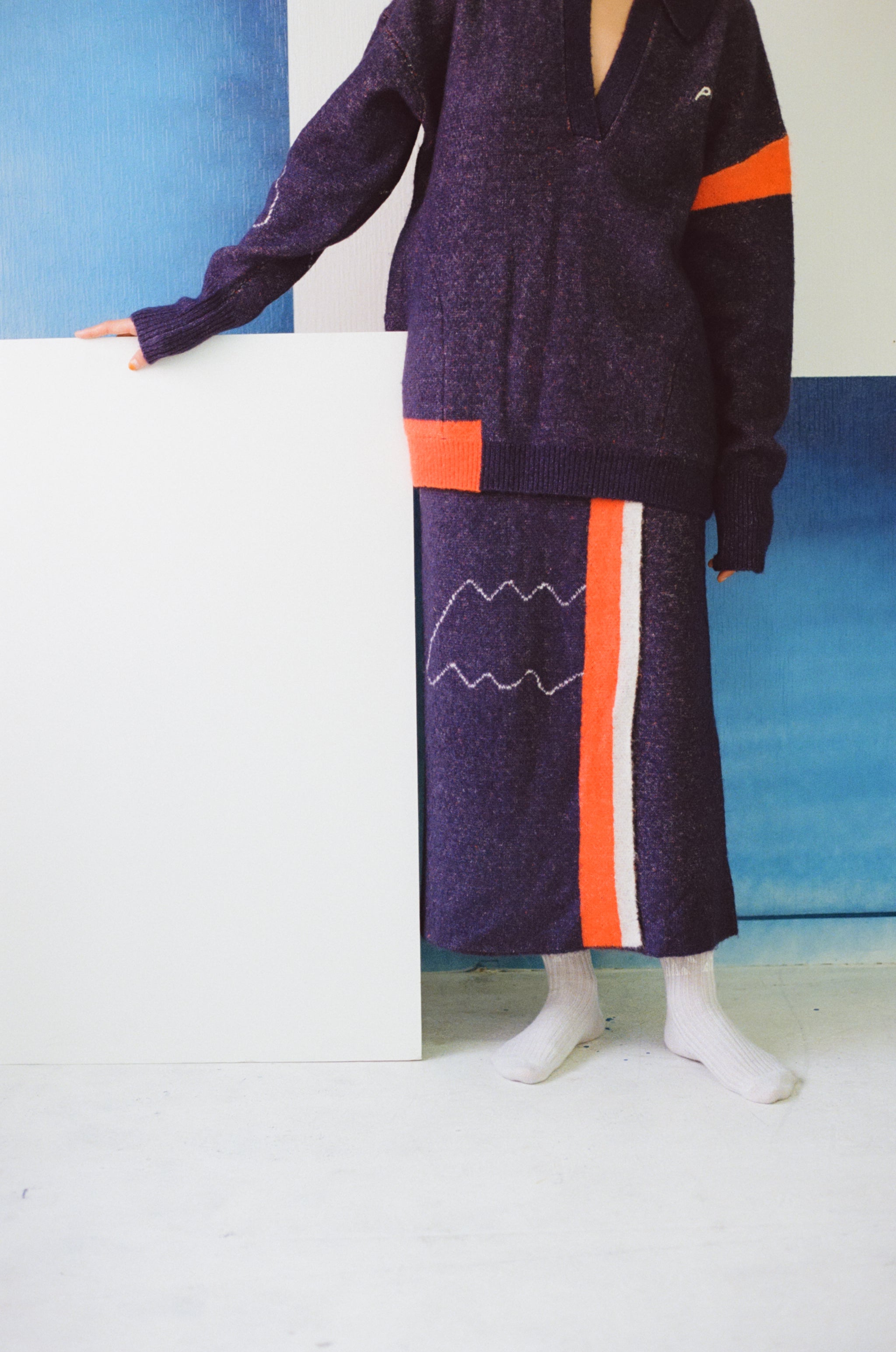 後ろ姿の寛大なインテリアのニットスカート – pamm.officialstore