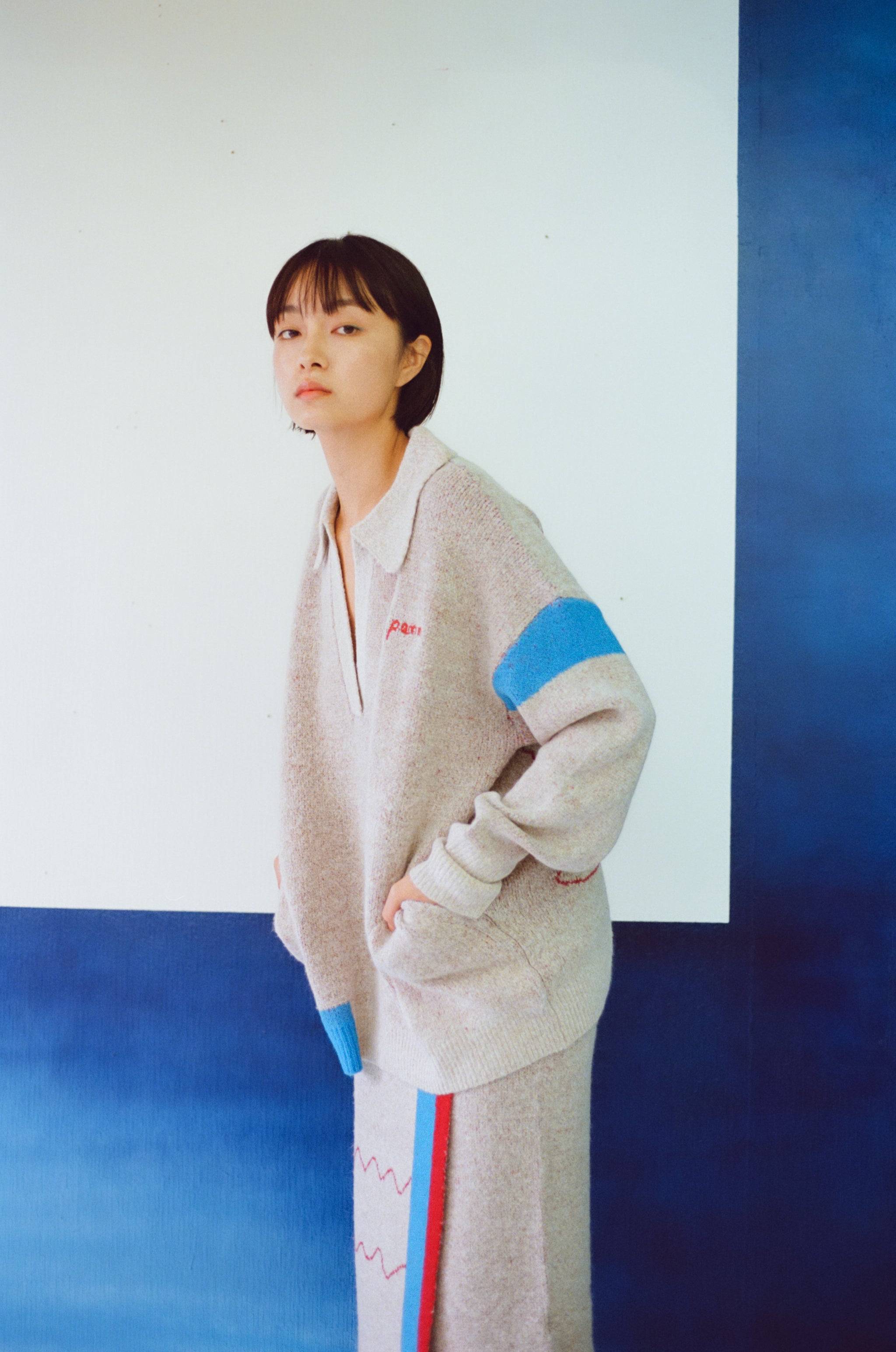 後ろ姿の寛大なインテリアのニットスカート – pamm.officialstore
