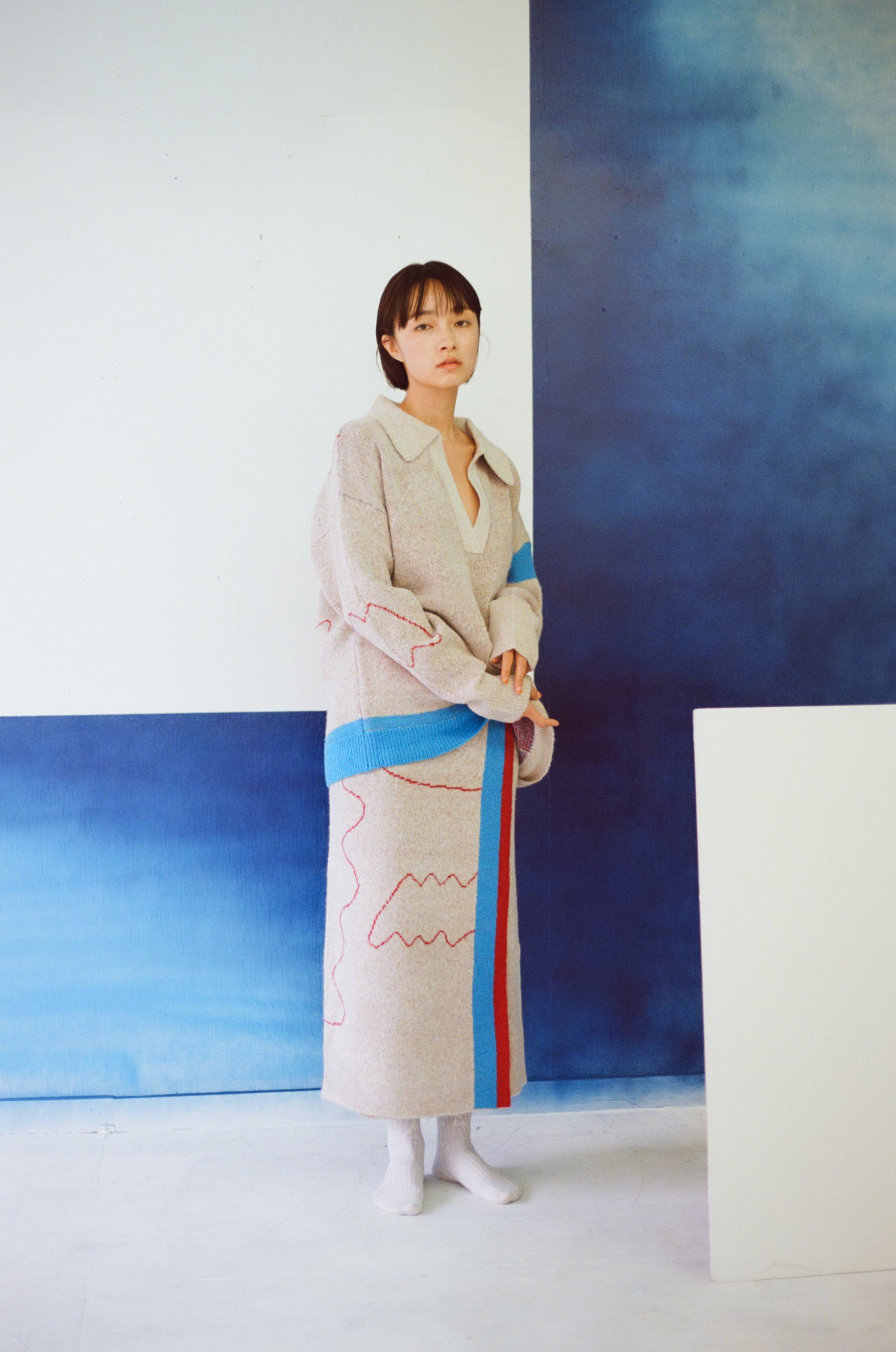 後ろ姿の寛大なインテリアのニットスカート – pamm.officialstore